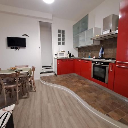 Appartamento In Centro Savona Luaran gambar